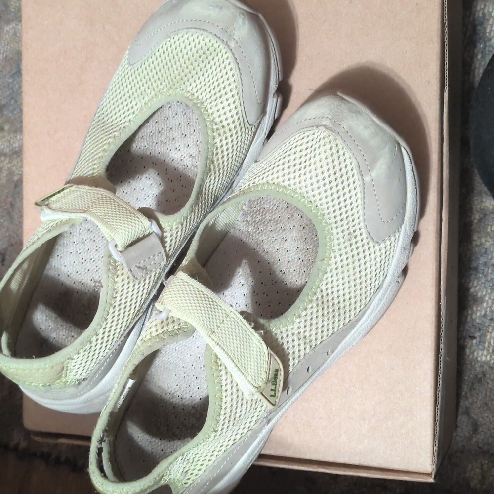 L.L. Bean Woman's' Sneaker/Shoe - Light Green